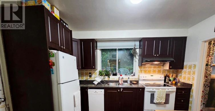 UPPER-800 Davenport Road, Toronto, ON, M6G 2B3 - 3