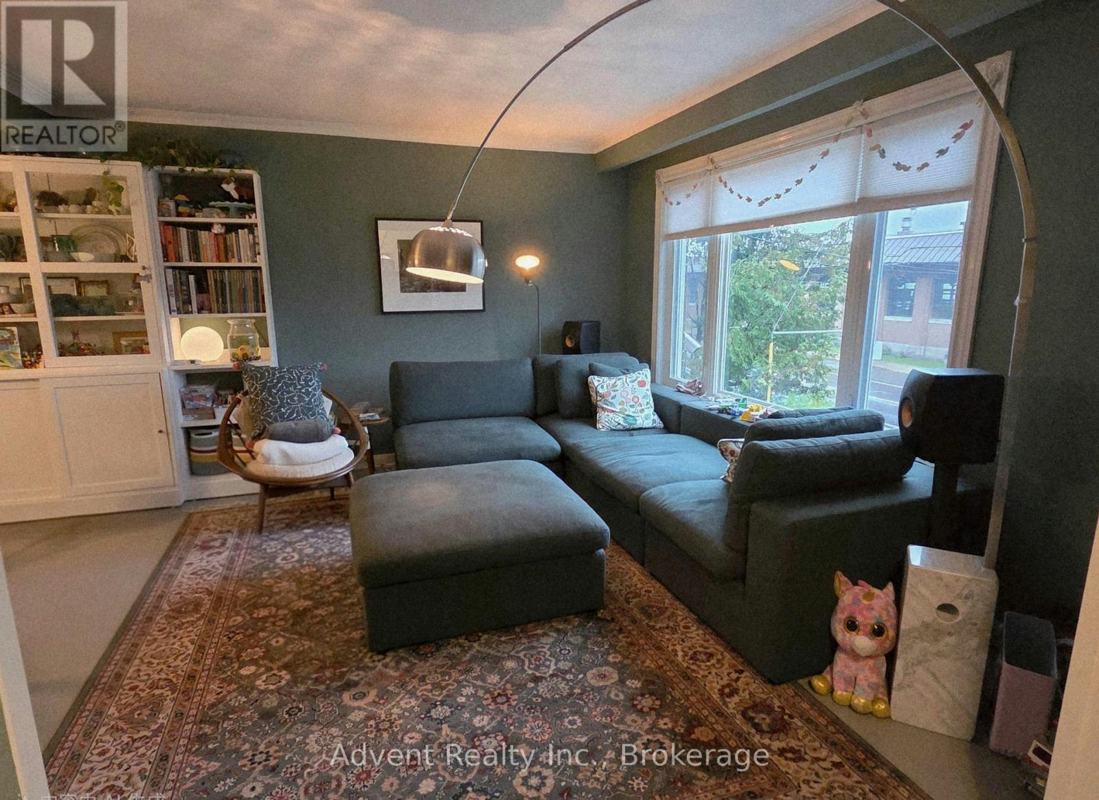 UPPER-800 Davenport Road, Toronto, ON, M6G 2B3