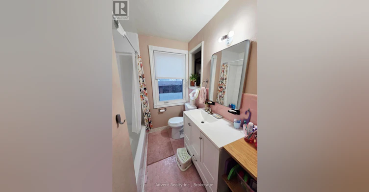 UPPER-800 Davenport Road, Toronto, ON, M6G 2B3 - 9