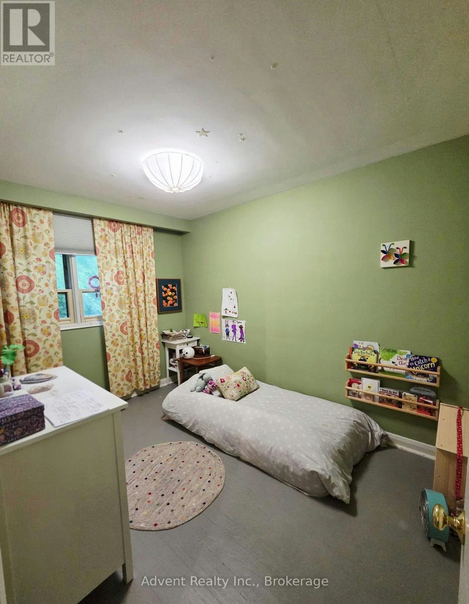 UPPER-800 Davenport Road, Toronto, ON, M6G 2B3 - 7