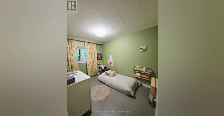 UPPER-800 Davenport Road, Toronto, ON, M6G 2B3 - 7