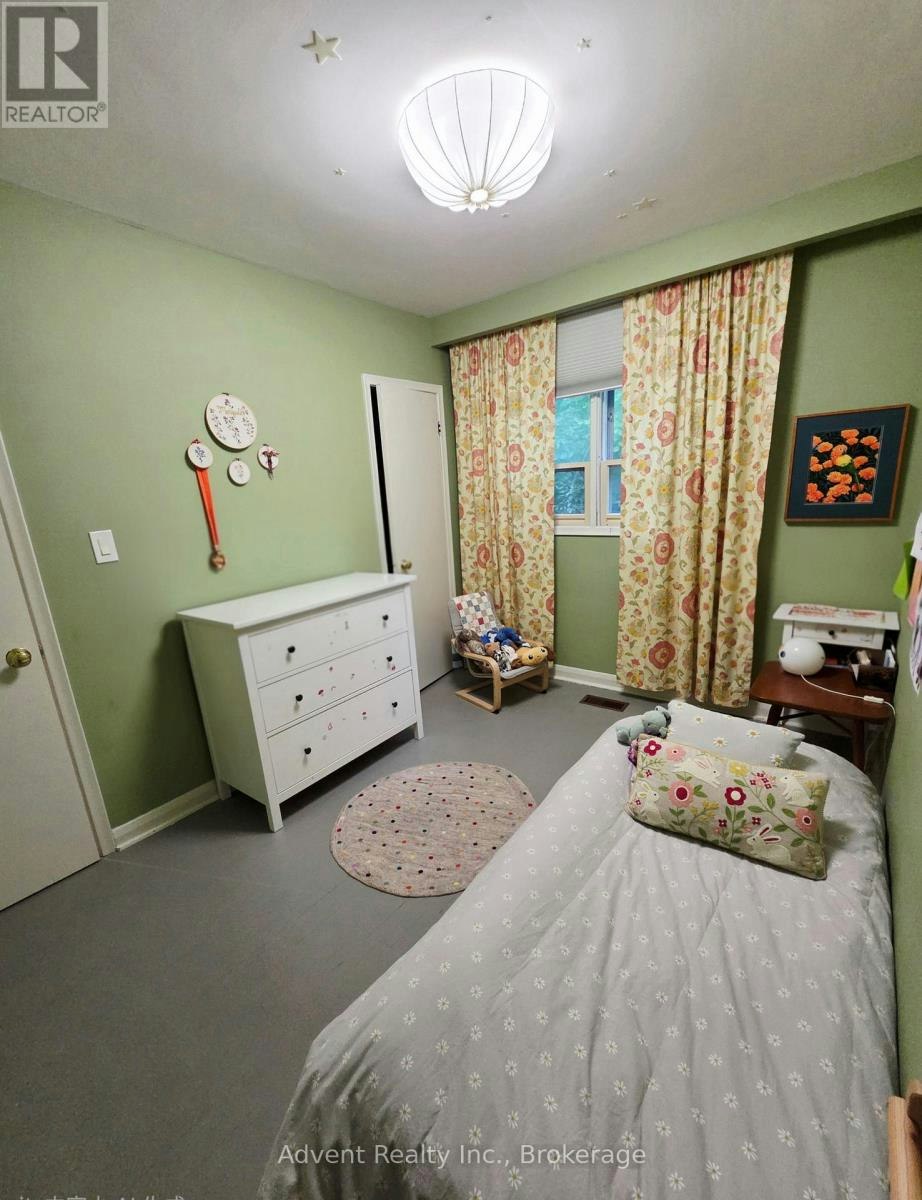 UPPER-800 Davenport Road, Toronto, ON, M6G 2B3 - 8