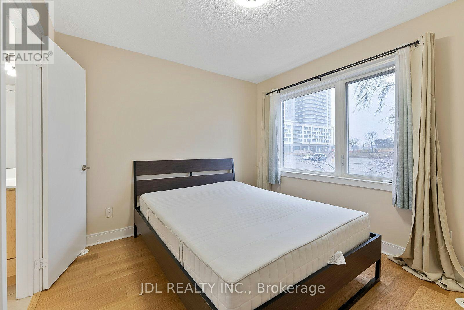 76-315 Village Green Square, Toronto, ON, M1S 0L2 - 2
