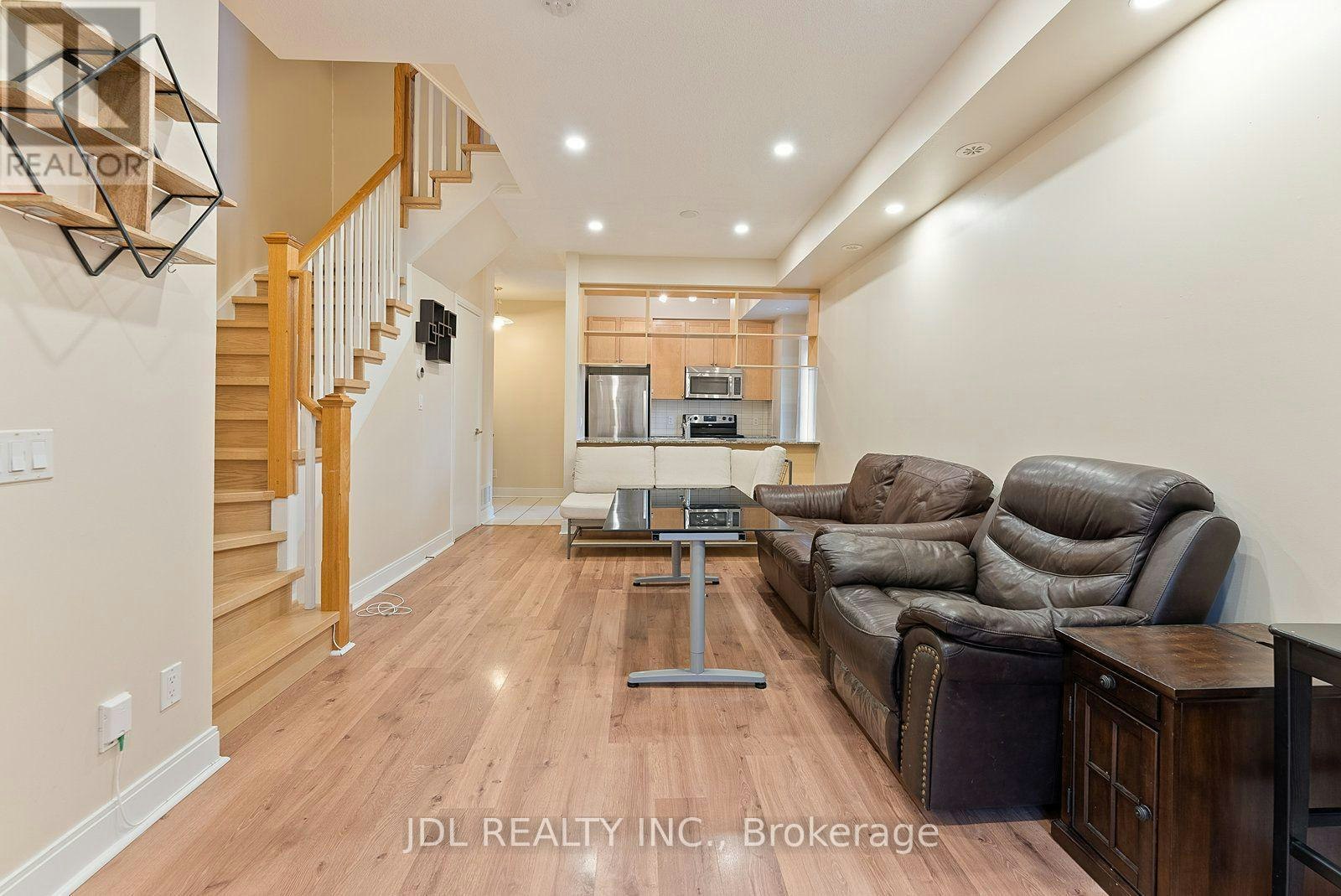 76-315 Village Green Square, Toronto, ON, M1S 0L2
