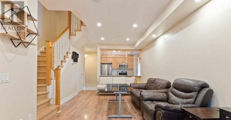 76-315 Village Green Square, Toronto, ON, M1S 0L2