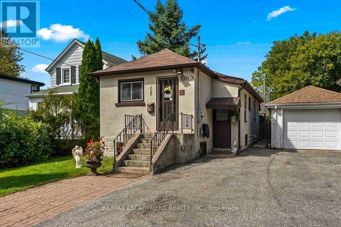 253 Eaglewood Boulevard, Mississauga, ON, L5G 1V9