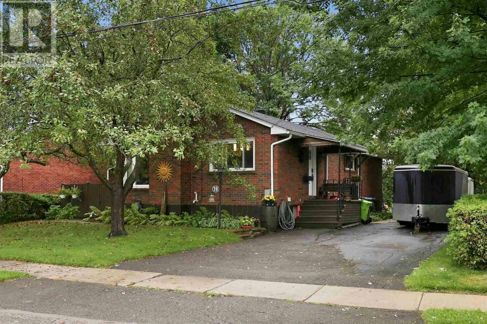 19 Illinois Avenue, Sault Ste. Marie, ON, P6A 4M2
