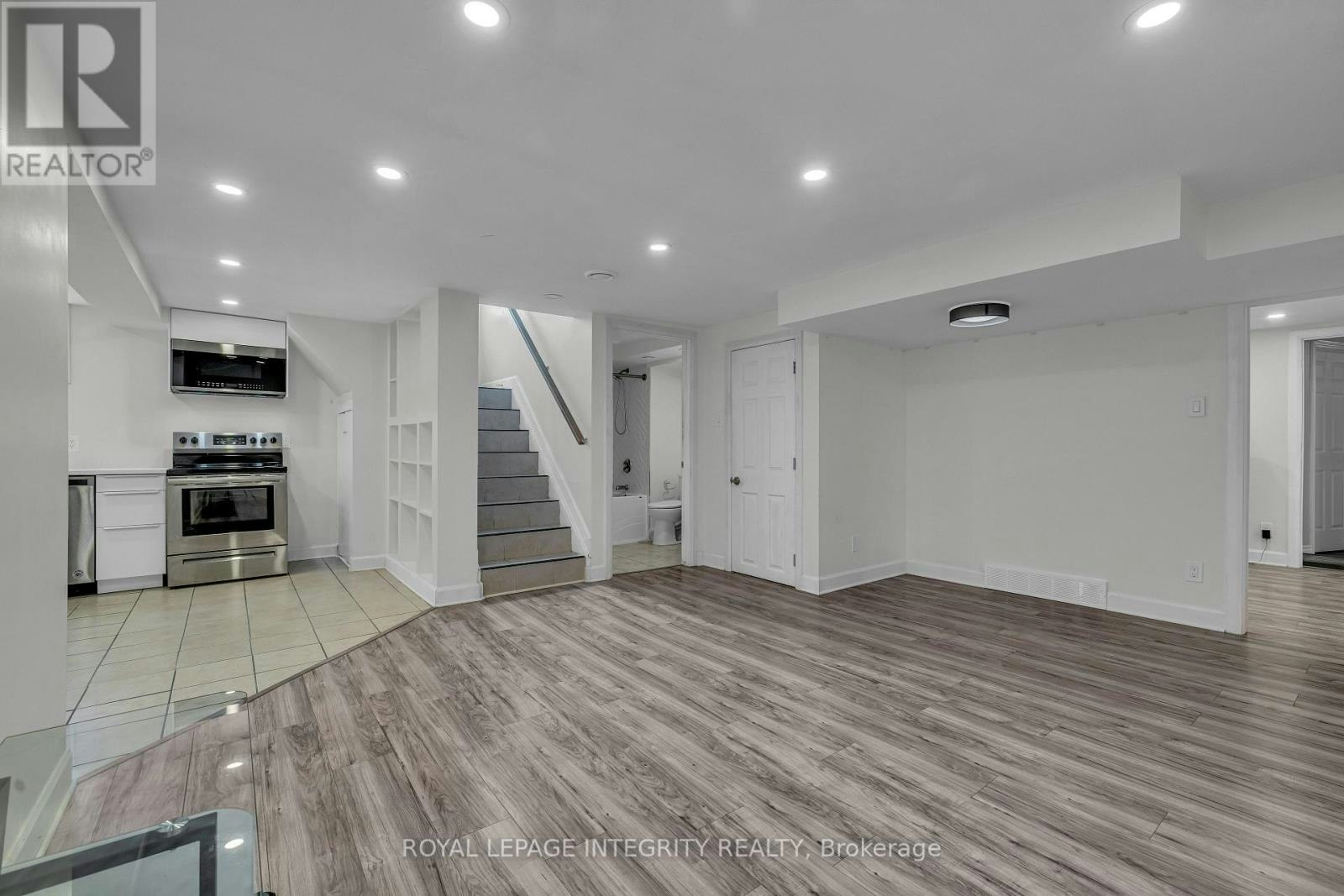 924 Rex Avenue, Ottawa, ON, K2A 2P7 - 11