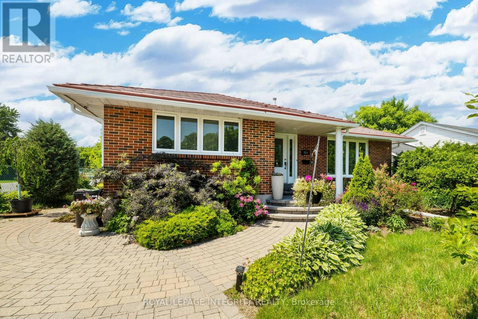 924 Rex Avenue, Ottawa, ON, K2A 2P7 - 3