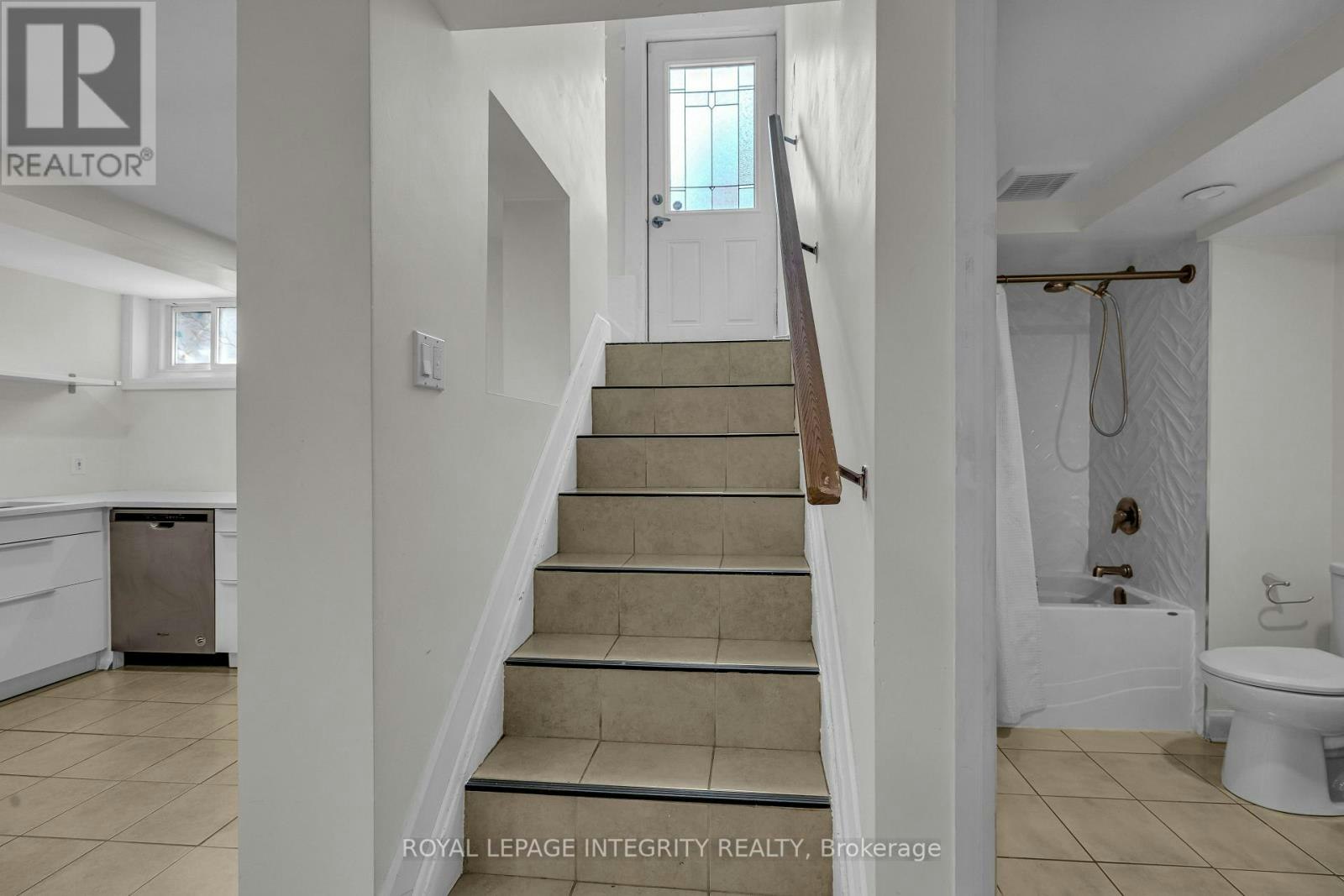 924 Rex Avenue, Ottawa, ON, K2A 2P7 - 4