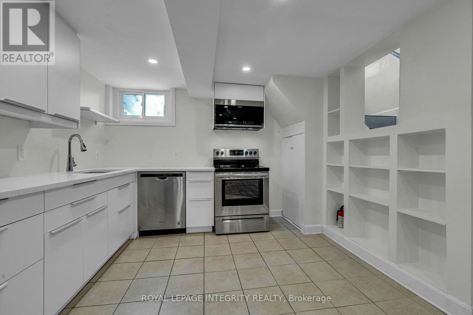 924 Rex Avenue, Ottawa, ON, K2A 2P7 - 9