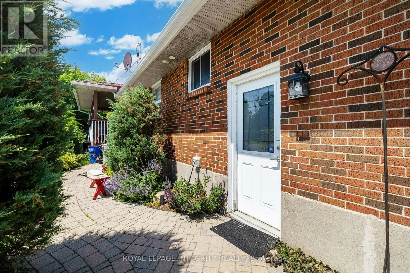 924 Rex Avenue, Ottawa, ON, K2A 2P7