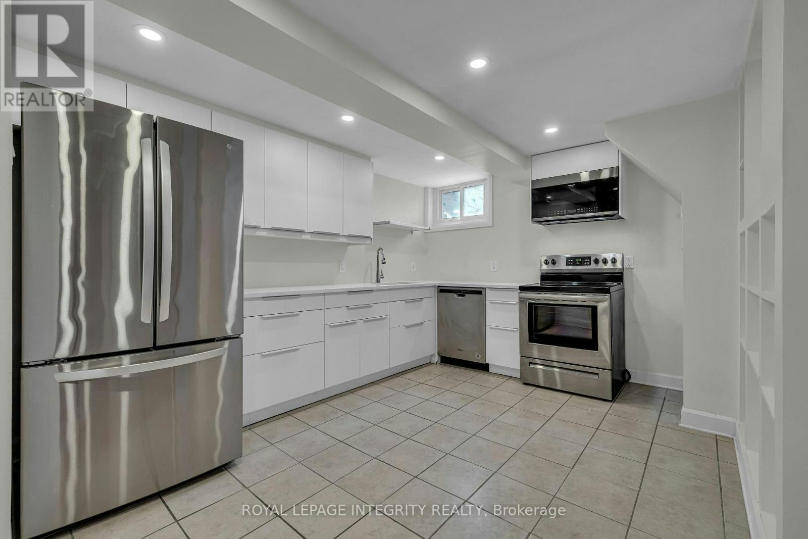 924 Rex Avenue, Ottawa, ON, K2A 2P7 - 5
