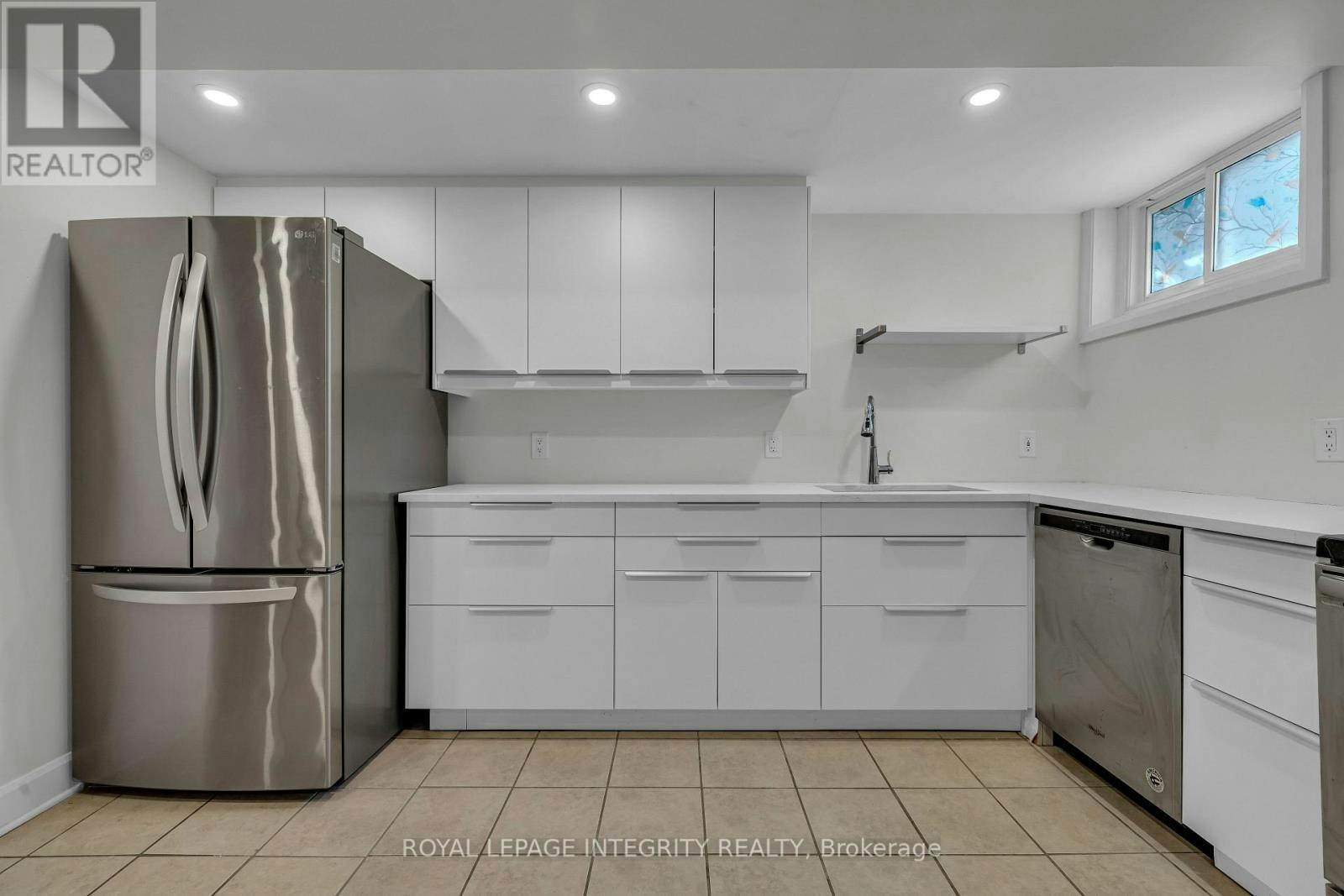 924 Rex Avenue, Ottawa, ON, K2A 2P7 - 8