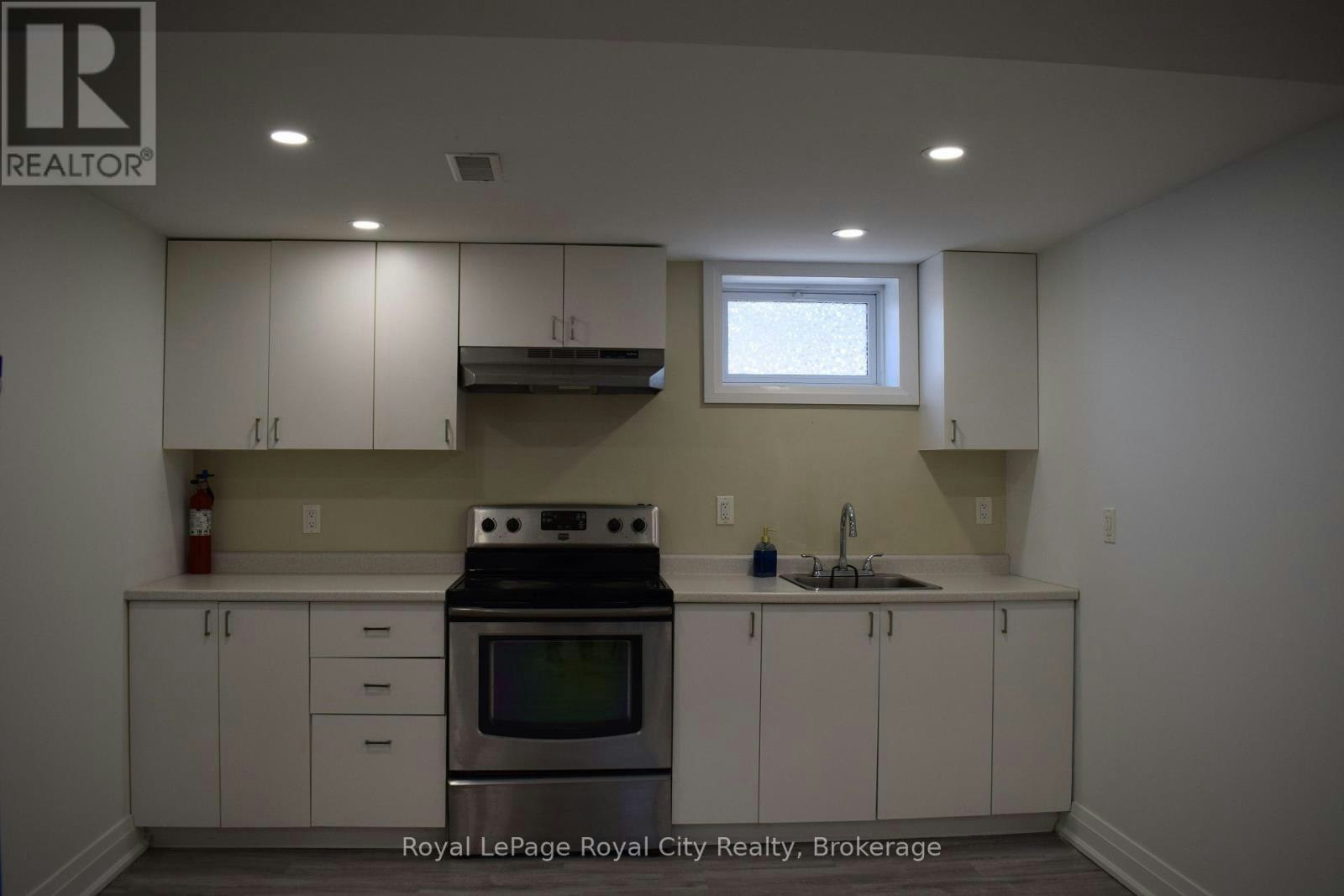 61 Nelson Court, Halton Hills, ON, L7J 1A5 - 7