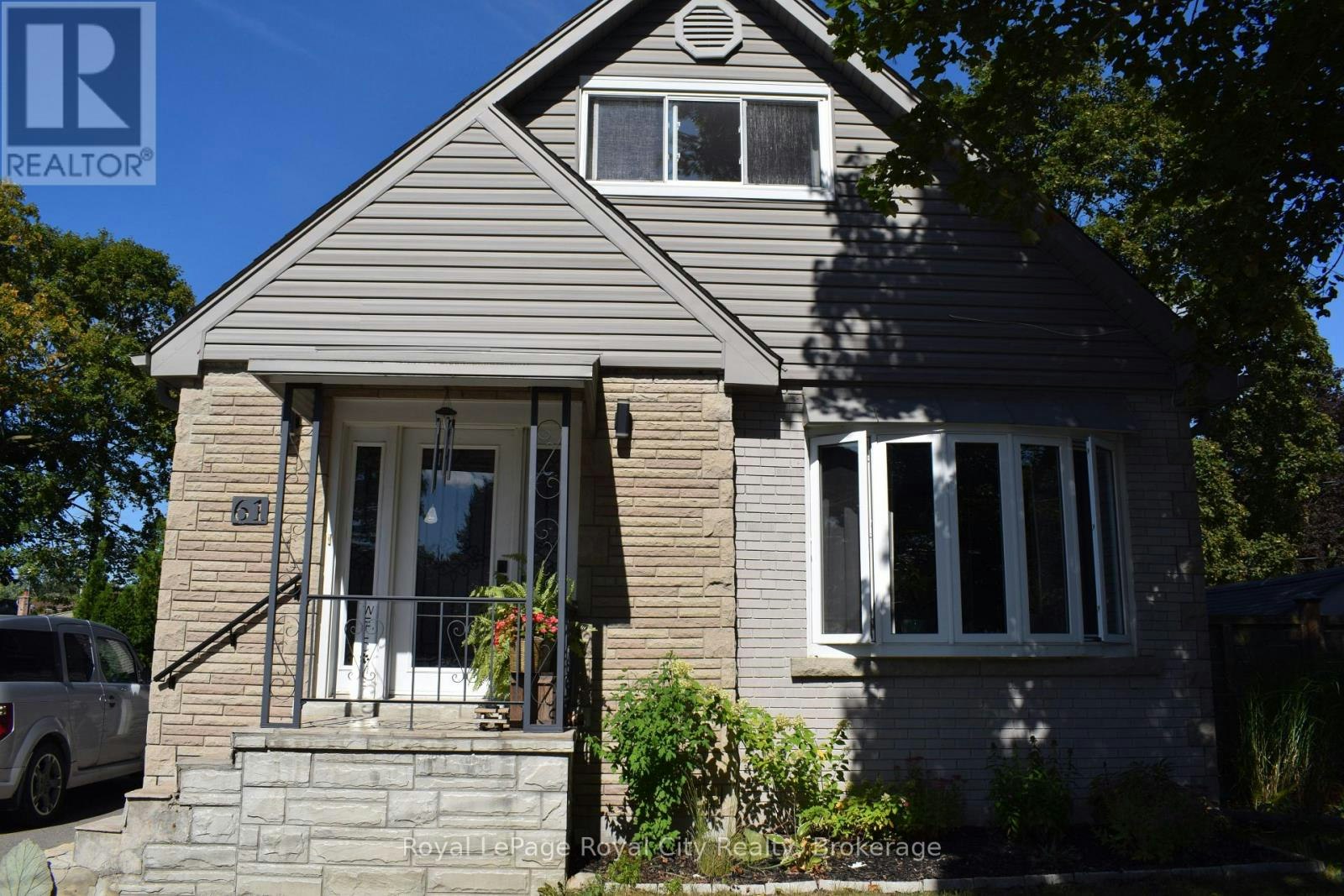 61 Nelson Court, Halton Hills, ON, L7J 1A5 - 2