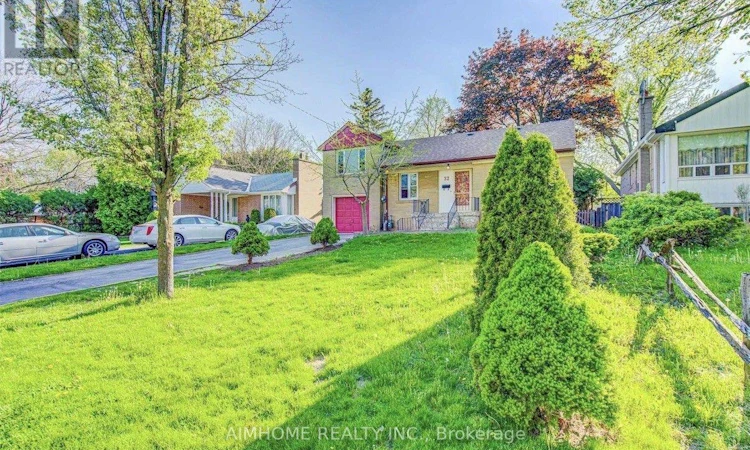 32 Lauralynn Crescent