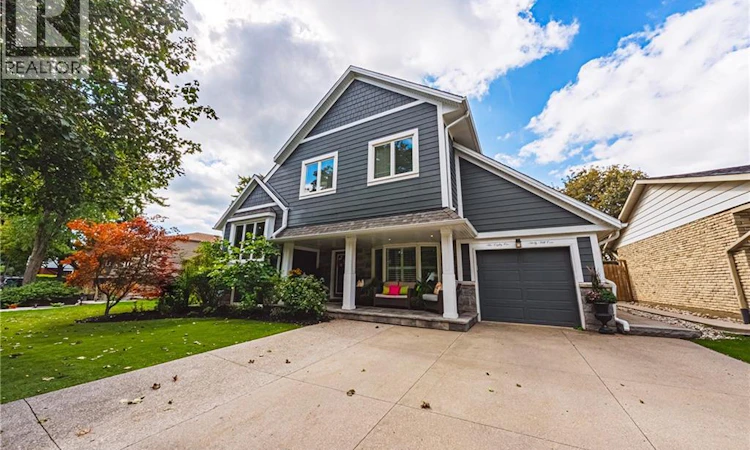 581 Holly Hill Crescent