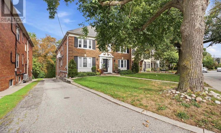 783 Spadina Road