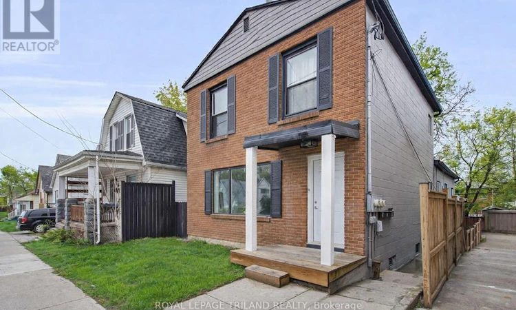18-5 Adelaide Street S