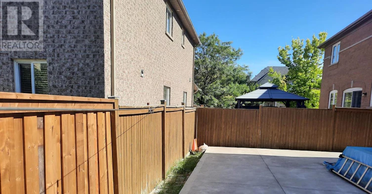 21 Arctic Fox Crescent, Brampton, ON, L6R 0J3 - 8