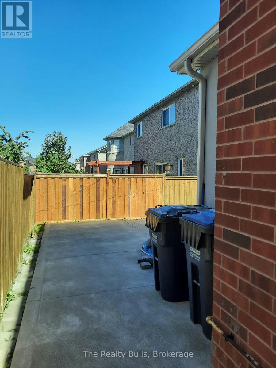21 Arctic Fox Crescent, Brampton, ON, L6R 0J3 - 7