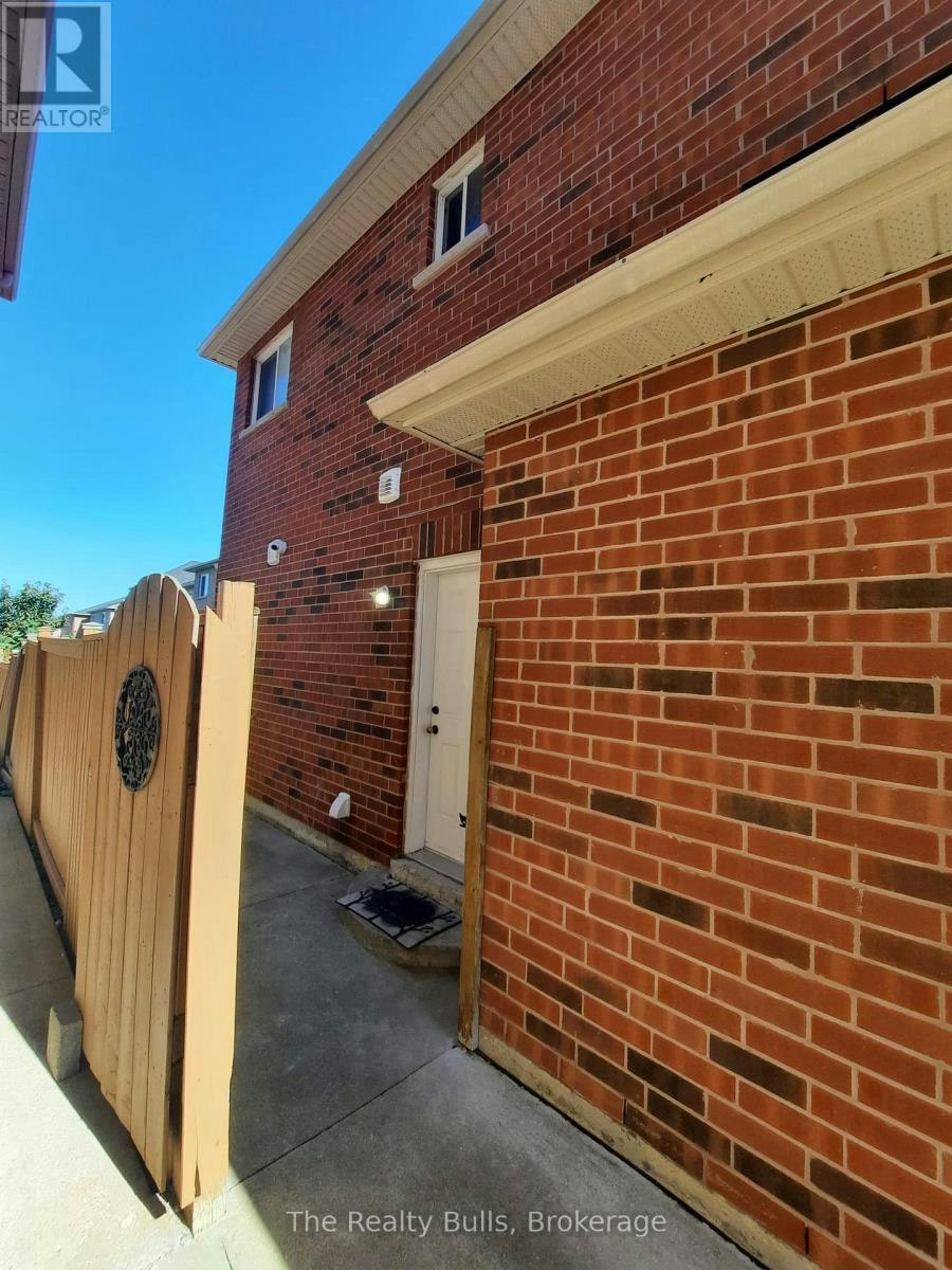 21 Arctic Fox Crescent, Brampton, ON, L6R 0J3 - 6