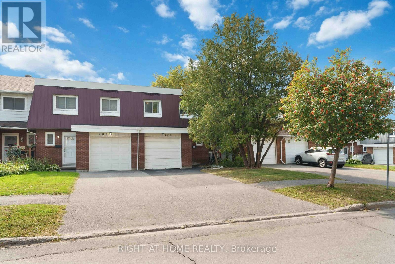 207-980 Gulf Place, Ottawa, ON, K1K 3Y1