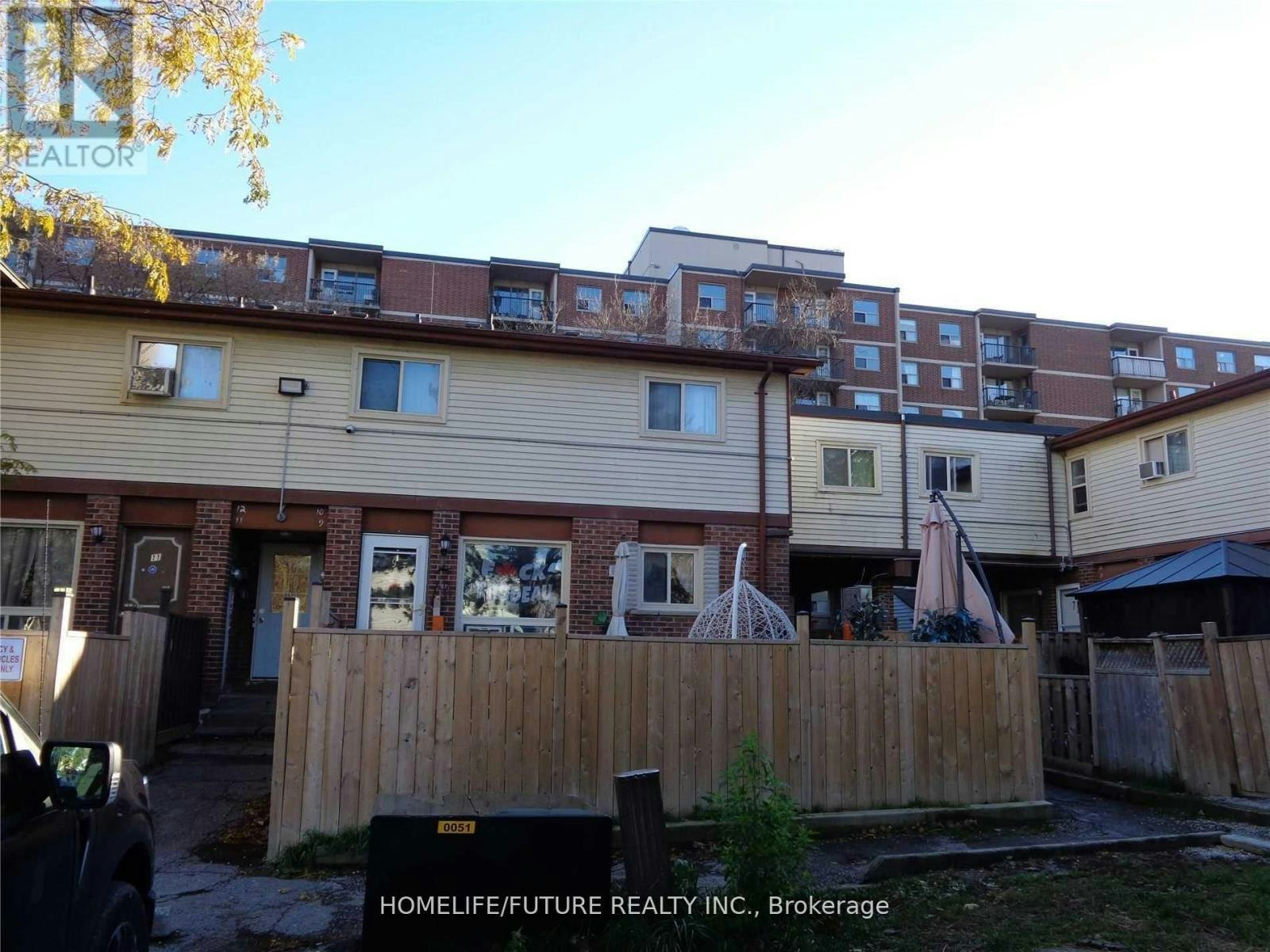 2-255 Porter Street, Oshawa, ON, L1J 1N3
