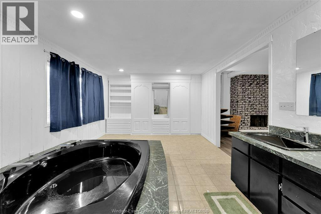 2268 Victoria Avenue, Windsor, ON, N8X 1R1 - 28