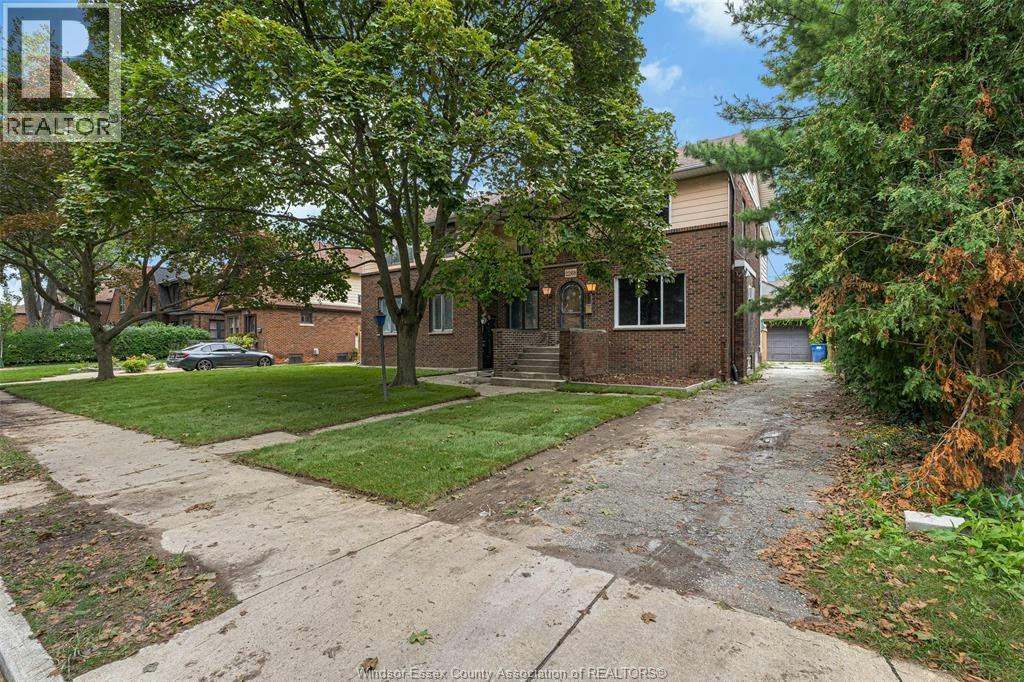 2268 Victoria Avenue, Windsor, ON, N8X 1R1