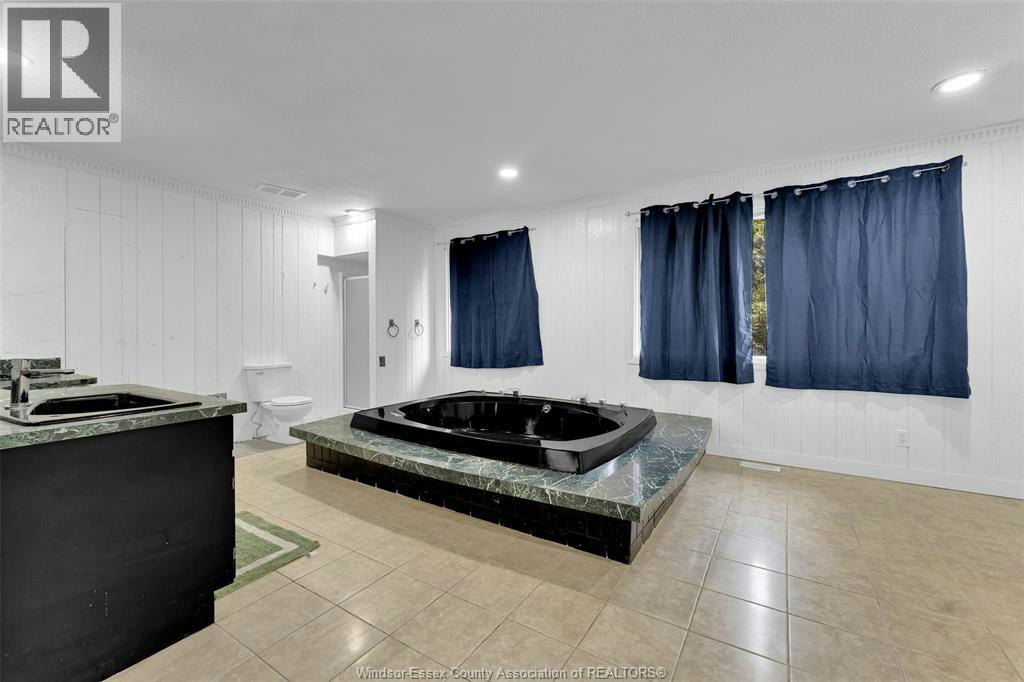 2268 Victoria Avenue, Windsor, ON, N8X 1R1 - 27