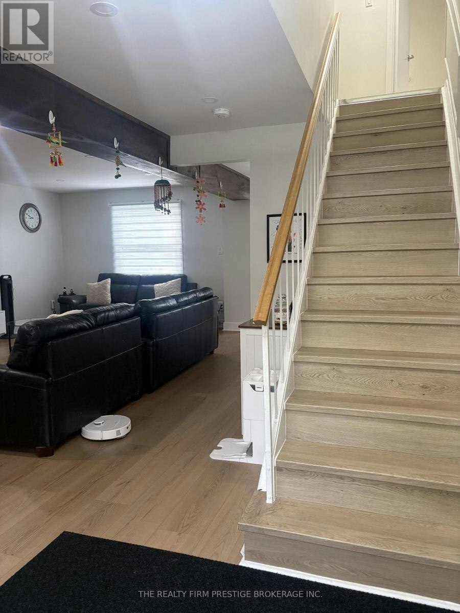 MAIN/UPPER-612 Fox Mill Place, London, ON, N6J 2B2 - 2