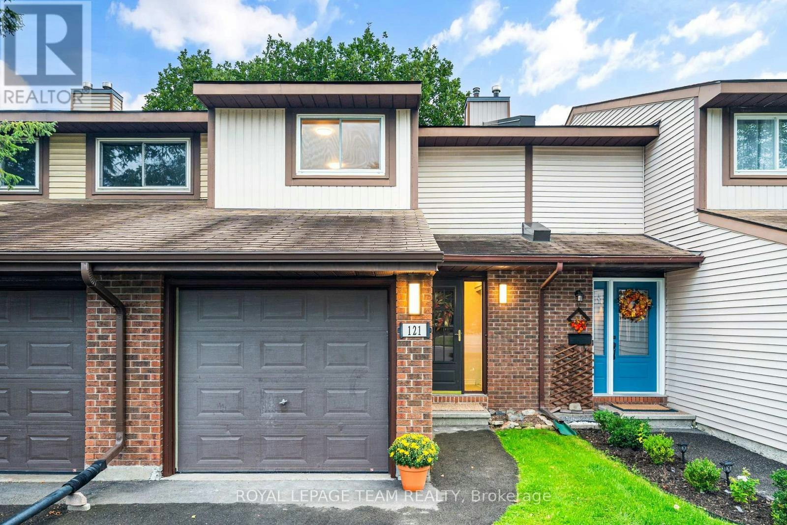 15-121 Castlefrank Road, Ottawa, ON, K2L 2Y1
