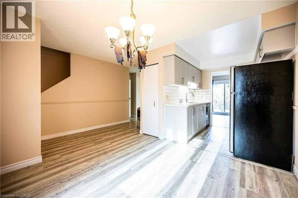 2-407 Keats Way, Waterloo, ON, N2L 5S7 - 7