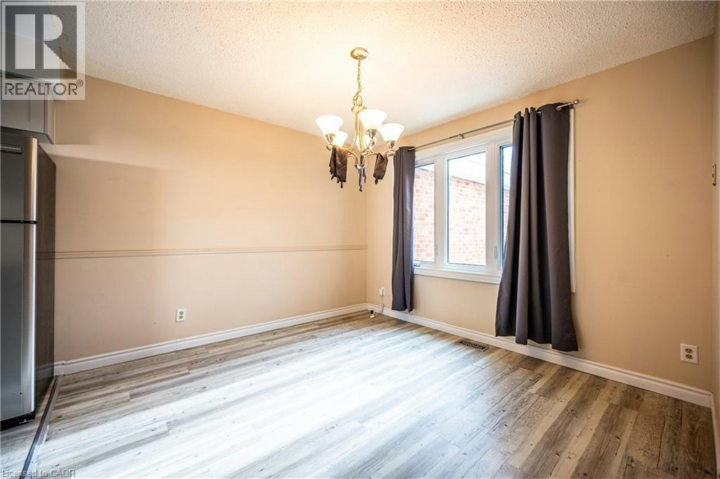 2-407 Keats Way, Waterloo, ON, N2L 5S7 - 5