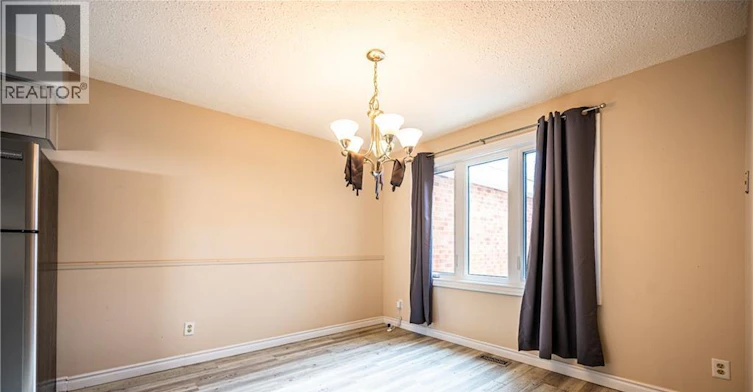 2-407 Keats Way, Waterloo, ON, N2L 5S7 - 5
