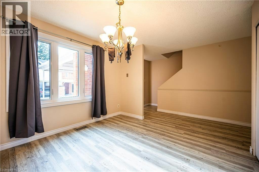 2-407 Keats Way, Waterloo, ON, N2L 5S7 - 6