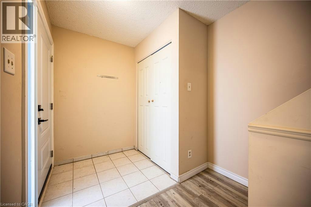 2-407 Keats Way, Waterloo, ON, N2L 5S7 - 4