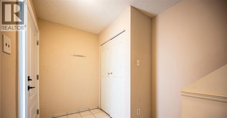 2-407 Keats Way, Waterloo, ON, N2L 5S7 - 4