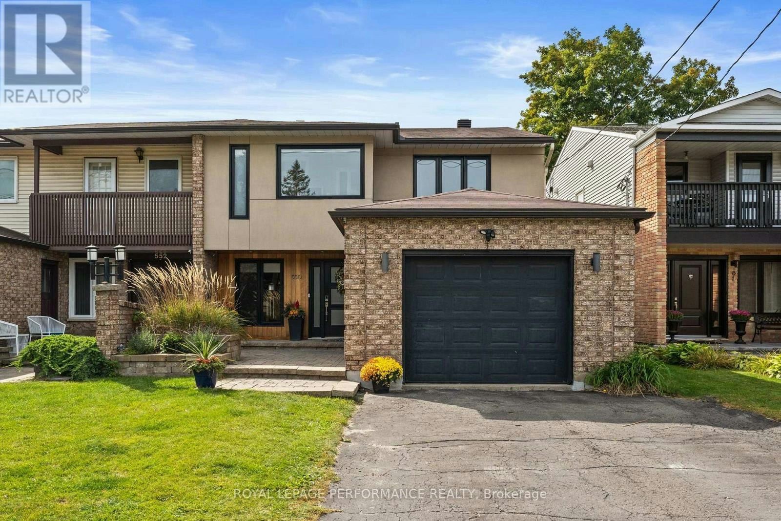 550 Foxview Place, Ottawa, ON, K1K 4C4