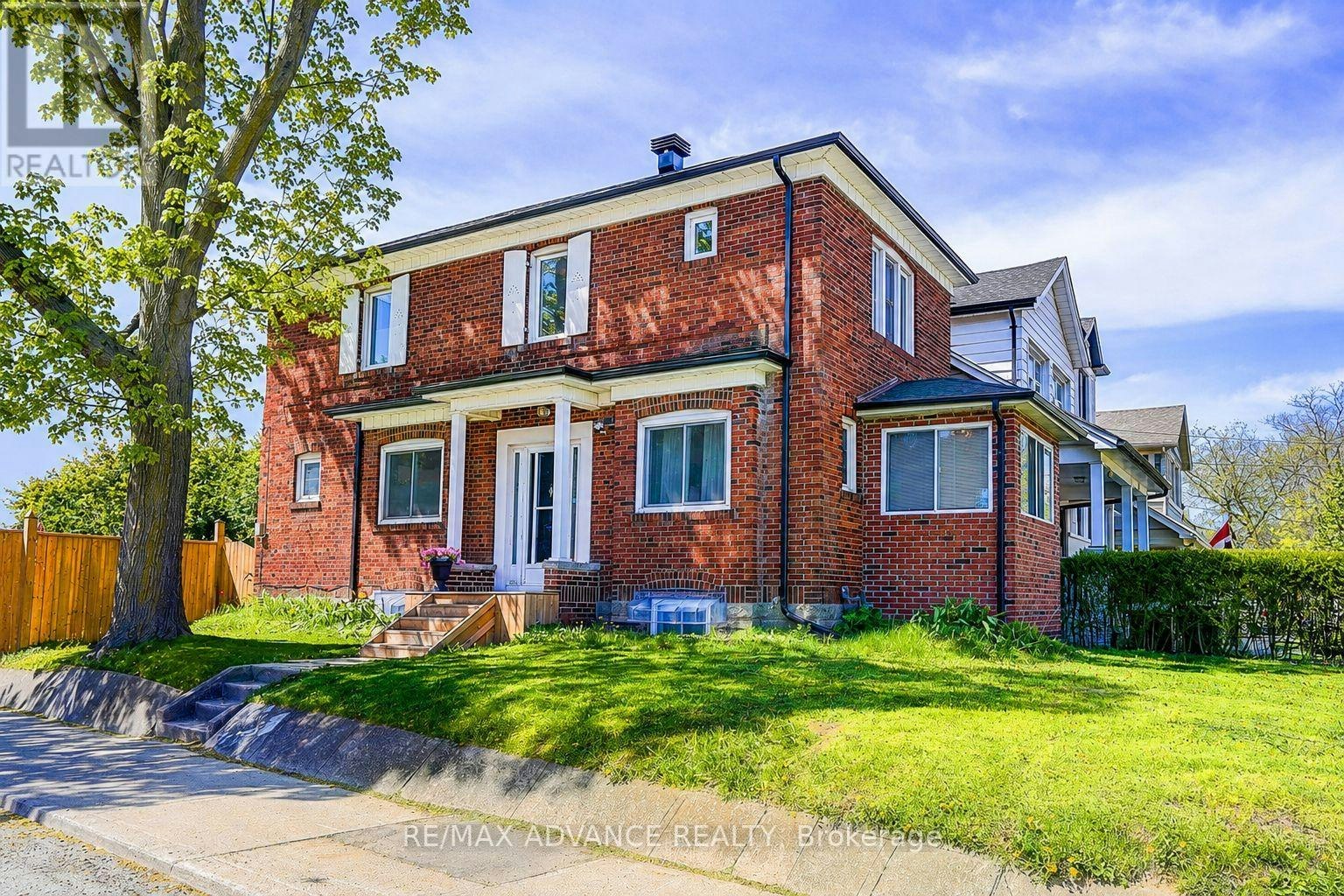 33 Castlefield Avenue, Toronto, ON, M4R 1G5