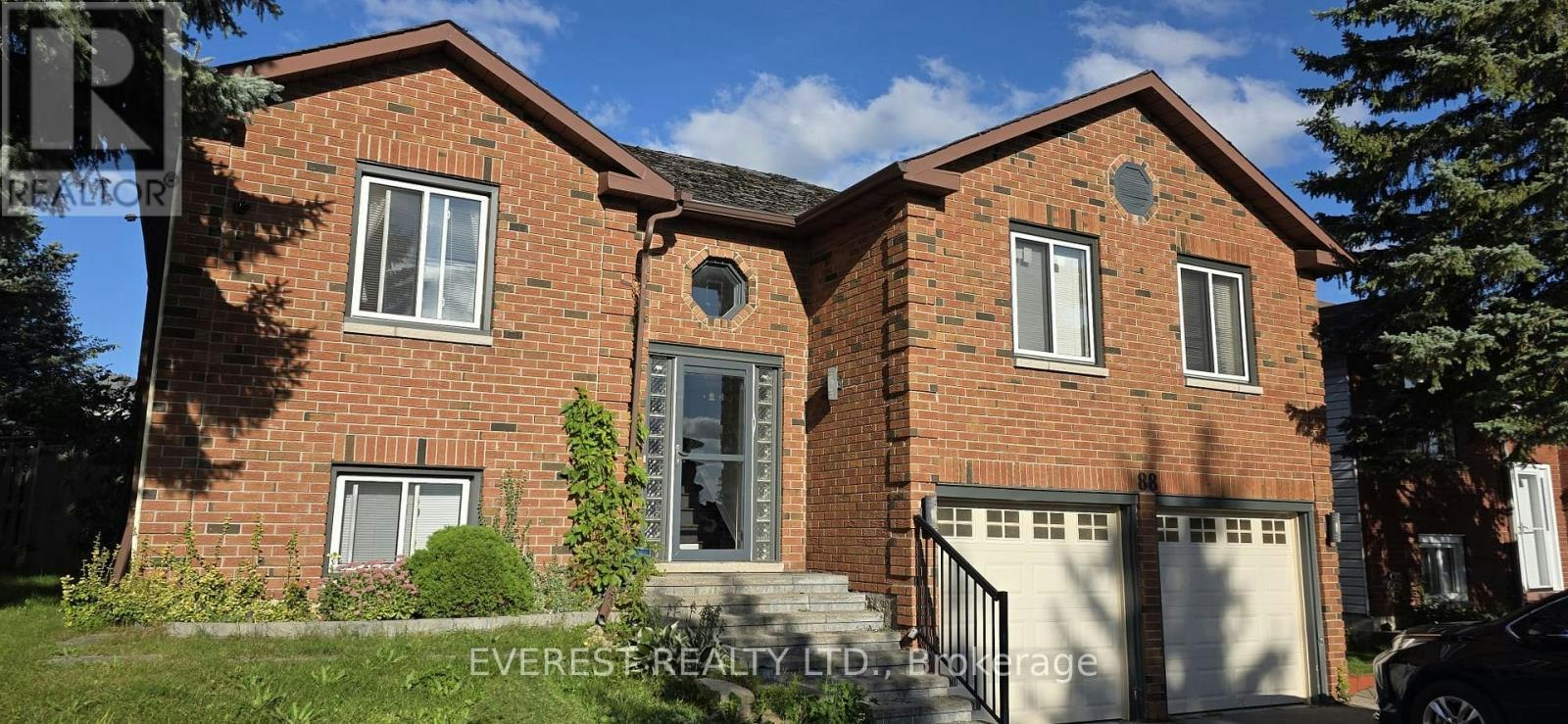 88 Shakespeare Crescent, Barrie, ON, L4N 6B9