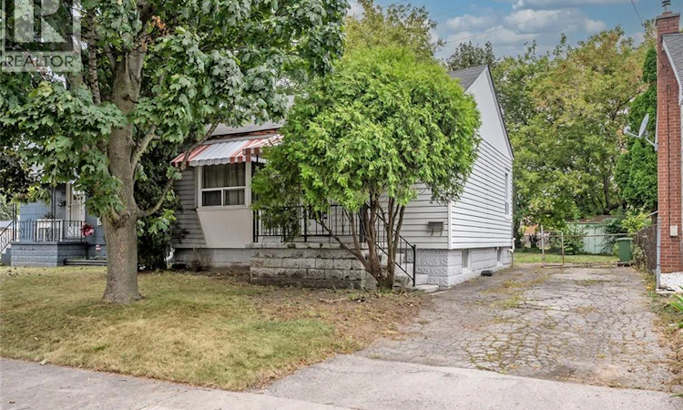 129 Selkirk Avenue
