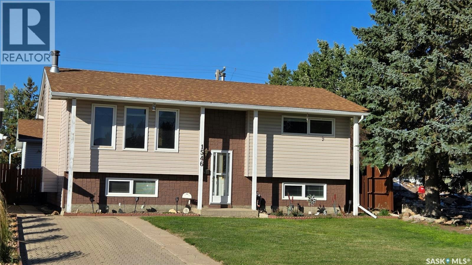 1546 Hochelaga Street W, Moose Jaw, SK, S6H 6G5