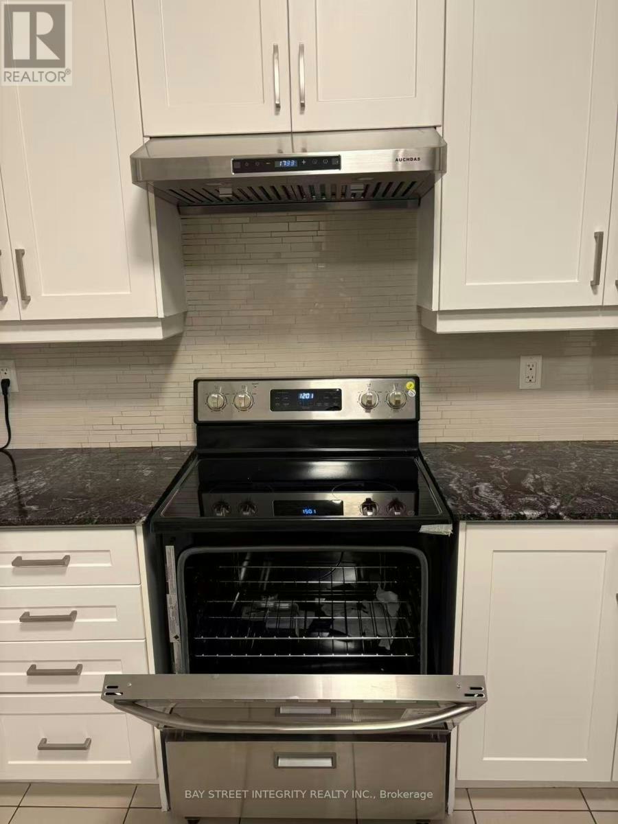 61 Cannes Avenue, Vaughan, ON, L4H 4P8 5