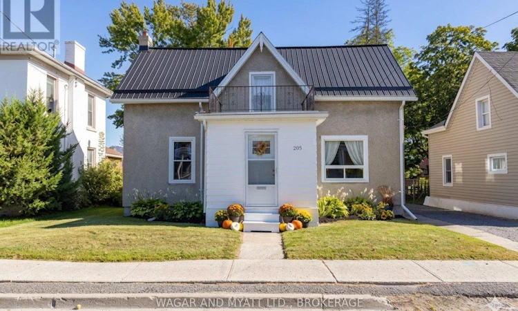 205 Centre Street N