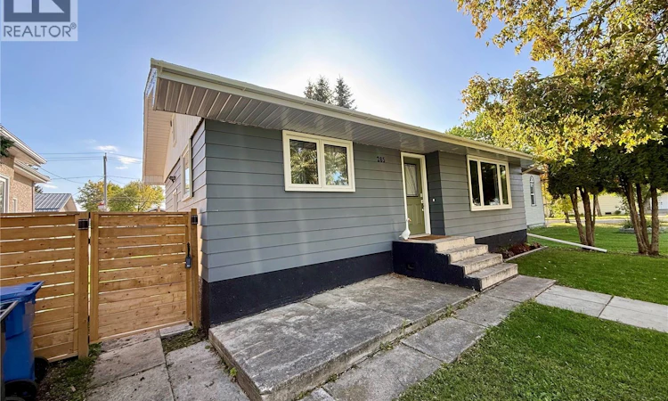 265 5th Avenue W