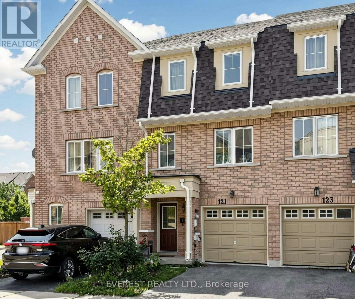 121 Jenkinson Way, Toronto, ON, M1P 5H5