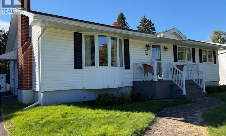 36 Lindsay